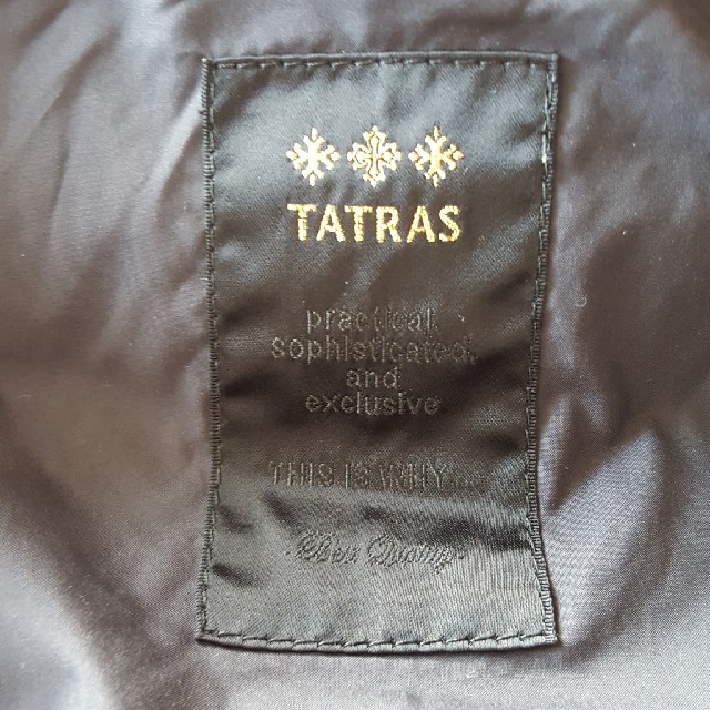 TATRAS(タトラス)のTATRAS ブラック　ダウンコート　レディース レディースのジャケット/アウター(ダウンコート)の商品写真