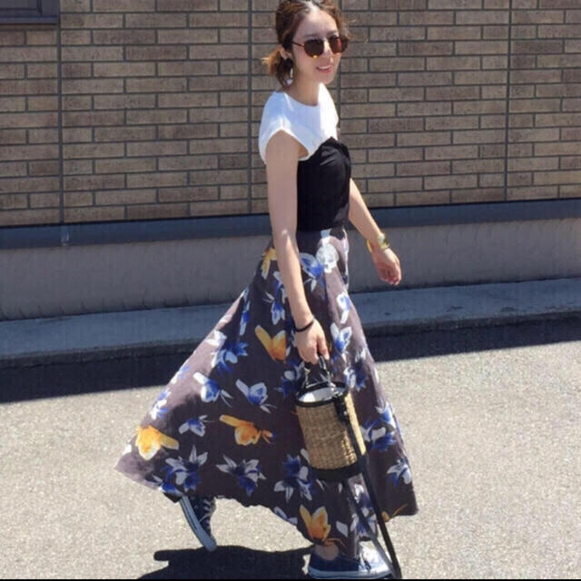 TODAYFUL(トゥデイフル)のTODAYFUL♡flower slit skirt チャコールグレー レディースのスカート(ロングスカート)の商品写真