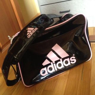 アディダス(adidas)のadidasエナメルバッグ(ボストンバッグ)