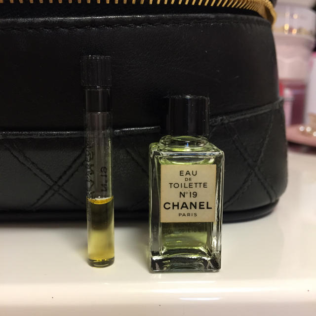 CHANEL - CHANEL No19 オードトワレ サンプルの通販 by mi's shop｜シャネルならラクマ