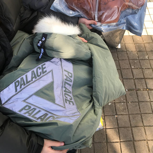 Palace ダウンジャケット緑L 激安価格 noxcapital.de