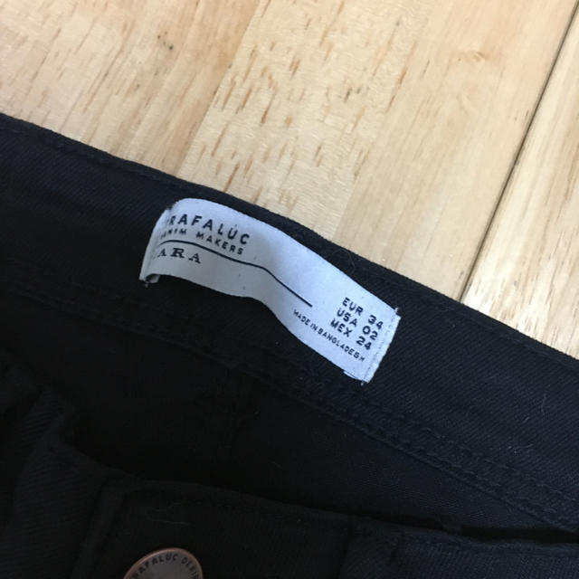 ZARA(ザラ)のZARA スキニーパンツ 黒 レディースのパンツ(スキニーパンツ)の商品写真