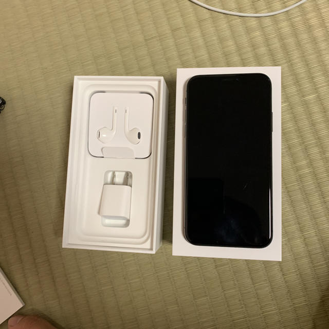 iPhone(アイフォーン)のiPhone X 64GB スマホ/家電/カメラのスマートフォン/携帯電話(スマートフォン本体)の商品写真