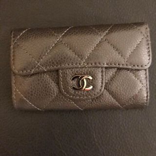 シャネル(CHANEL)のCHANELのキーケース  キャビアスキン 美品 グレー(キーケース)