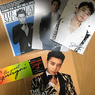 ビッグバン(BIGBANG)のTHE GREAT SEUNGRI 会場限定CD カード2枚ステッカー１枚(K-POP/アジア)