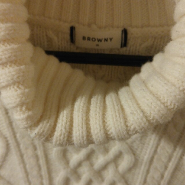 BROWNY(ブラウニー)のWEGO BROWNY タートルネック　オフホワイト　Mサイズ レディースのトップス(ニット/セーター)の商品写真