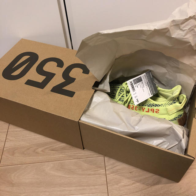 adidas(アディダス)の24.0cm Yeezy Boost 350 V2 イエロー メンズの靴/シューズ(スニーカー)の商品写真