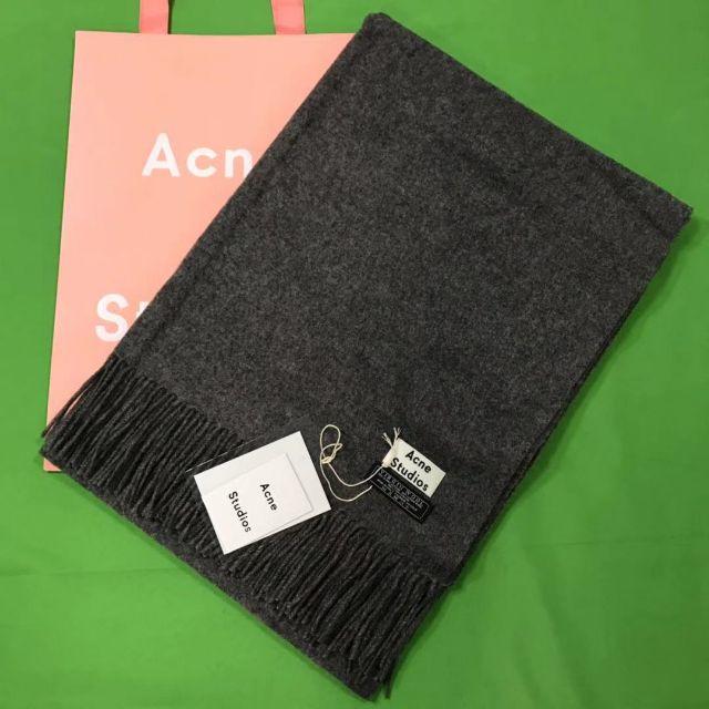 ACNE(アクネ)の人気の旧タグAcne Studios　アクネ マフラー ダークグレー レディースのファッション小物(ストール/パシュミナ)の商品写真