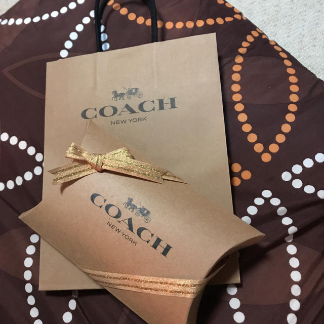 COACH(コーチ)のcoach 小物 プレゼント梱包用 BOX &紙袋 インテリア/住まい/日用品のオフィス用品(ラッピング/包装)の商品写真