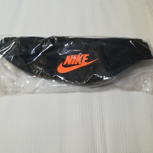 NIKE(ナイキ)のナイキ NIKE ボディバック ウエストポーチ ショルダーバッグ レディースのバッグ(ボディバッグ/ウエストポーチ)の商品写真