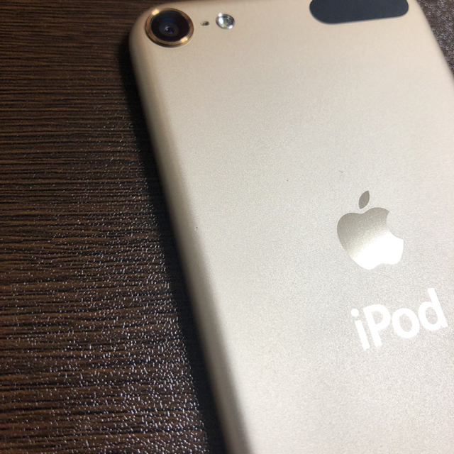 iPod touch(アイポッドタッチ)の美品 iPod touch 第6世代 32GB ゴールド スマホ/家電/カメラのオーディオ機器(ポータブルプレーヤー)の商品写真