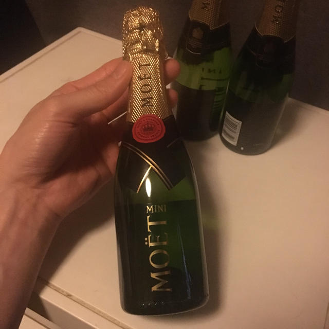 MOËT & CHANDON(モエエシャンドン)のMOET&CHANDON モエシャンドン 200ml ミニボトル 新品6本セット 食品/飲料/酒の酒(シャンパン/スパークリングワイン)の商品写真