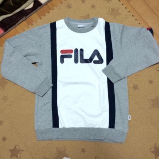 フィラ(FILA)の5) FILAトレーナー(スウェット)