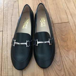 フェラガモ(Ferragamo)のフェラガモ 黒ローファー 37小さめ（23〜23.5）(ローファー/革靴)