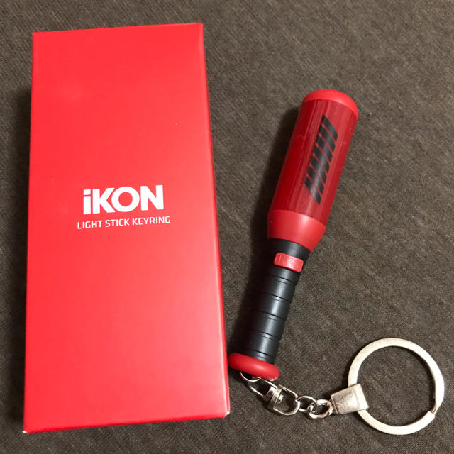 iKON(アイコン)の【 YG公式 】iKON KONBAT キーリング YG公式グッズ エンタメ/ホビーのタレントグッズ(アイドルグッズ)の商品写真