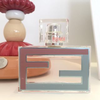 フェンディ(FENDI)のFENDI ファン ディ フェンディ ブロッサム オーデトワレ 30ml(香水(女性用))