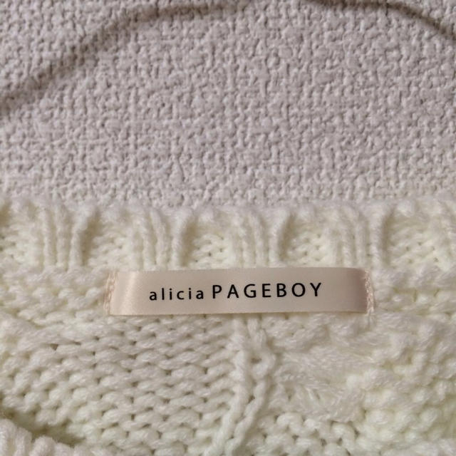 PAGEBOY(ページボーイ)のPAGEBOY白ニットトップス レディースのトップス(ニット/セーター)の商品写真