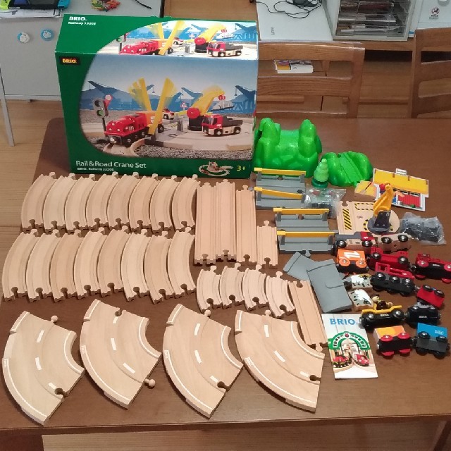 BRIO - 《green-green》BRIO レール&ロードクレーンバッテリーパワー