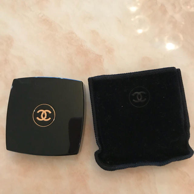 CHANEL(シャネル)のCHANEL クリスマス限定 アイシャドウ コスメ/美容のベースメイク/化粧品(アイシャドウ)の商品写真