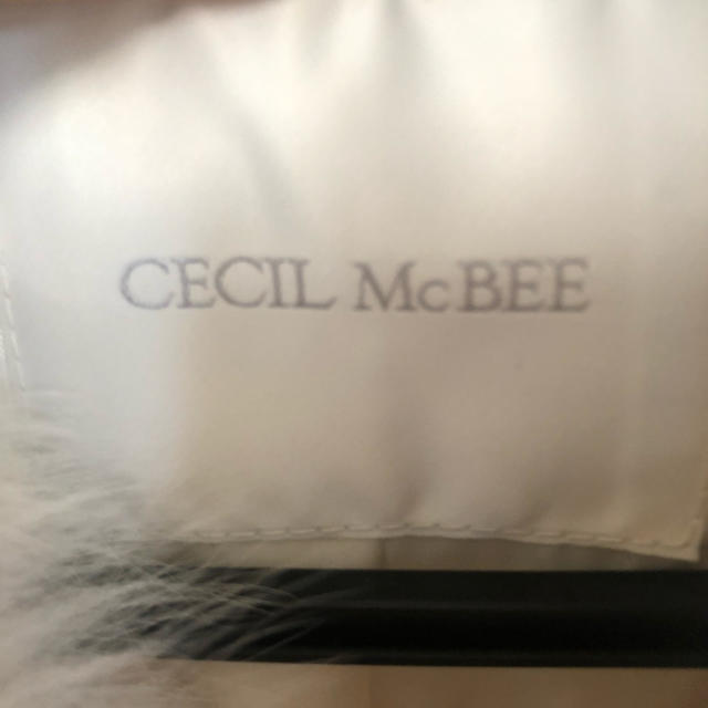 CECIL McBEE(セシルマクビー)のセシルマクビーリアルフォックスファーダウンコート レディースのジャケット/アウター(ダウンコート)の商品写真