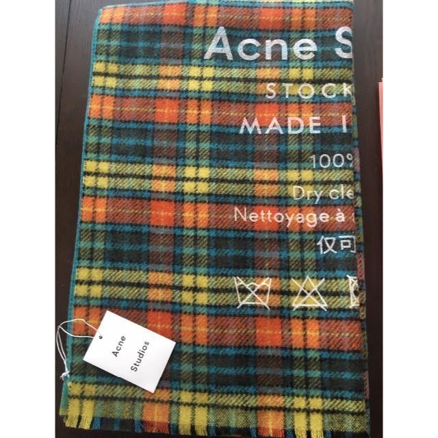 ACNE(アクネ)の【チェックロゴ】 アクネ　ストール　ミッドブルー/イエロー マフラー レディースのファッション小物(マフラー/ショール)の商品写真