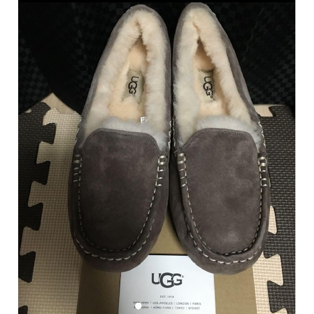 UGG(アグ)の【新品】UGG アンスレー モカシン（チョコレート:約23.5〜24cm） レディースの靴/シューズ(スリッポン/モカシン)の商品写真