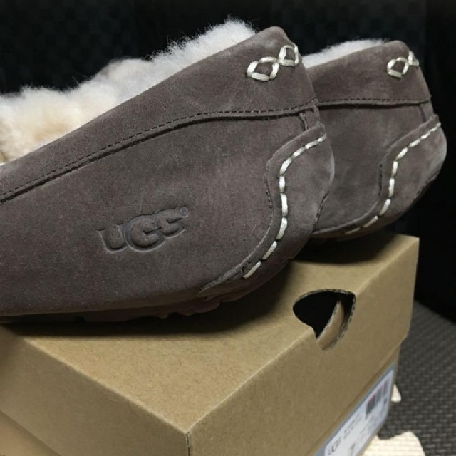 UGG(アグ)の【新品】UGG アンスレー モカシン（チョコレート:約23.5〜24cm） レディースの靴/シューズ(スリッポン/モカシン)の商品写真