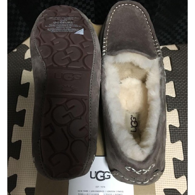 UGG(アグ)の【新品】UGG アンスレー モカシン（チョコレート:約23.5〜24cm） レディースの靴/シューズ(スリッポン/モカシン)の商品写真