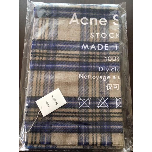 ACNE(アクネ)の【チェックロゴ】 アクネ　ストール　ベージュ/ブルー  マフラー レディースのファッション小物(マフラー/ショール)の商品写真