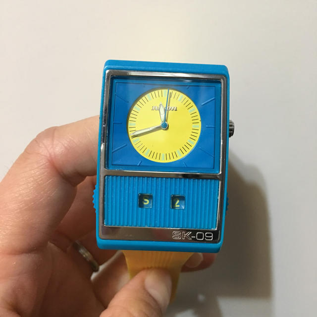 NIXONレア カラフル腕時計 ✳︎限定 G-SHOCK ニクソン 交渉可能！
