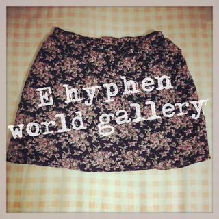 イーハイフンワールドギャラリー(E hyphen world gallery)の小花柄スカート(ミニスカート)