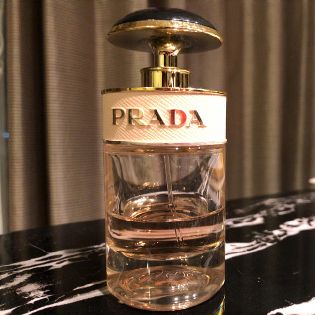 PRADA(プラダ)のプラダ キャンディ ロー オードトワレ(30mL)  コスメ/美容の香水(香水(女性用))の商品写真