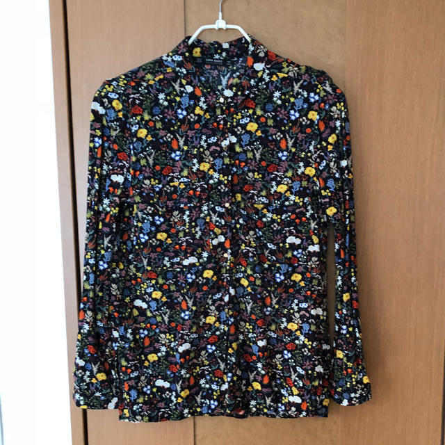 ZARA(ザラ)のザラ 花柄ブラウス シャツ ボタニカル レディースのトップス(シャツ/ブラウス(長袖/七分))の商品写真