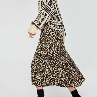 ザラ(ZARA)のザラ レオパード  膝丈 スカート  新品未使用(ひざ丈スカート)