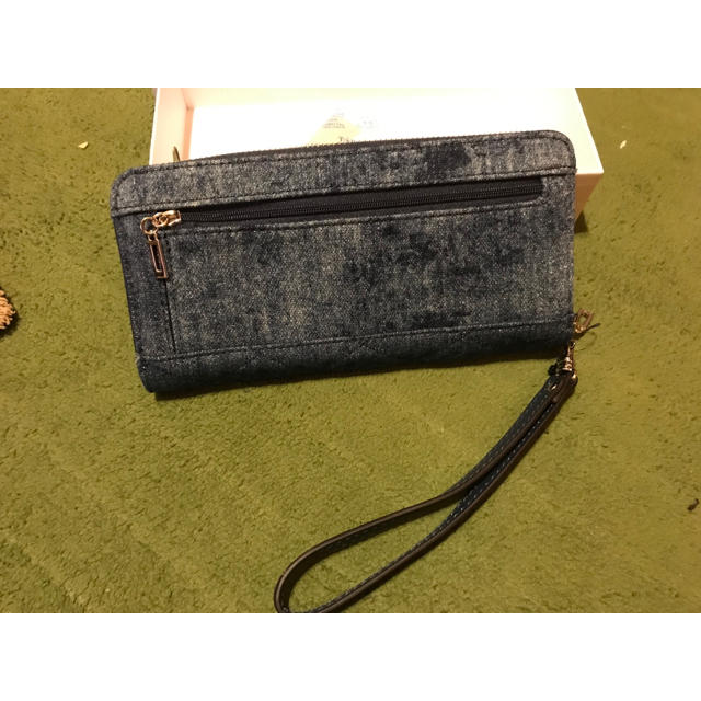 GUESS(ゲス)の【未使用】GUESS デニム 長財布  レディースのファッション小物(財布)の商品写真