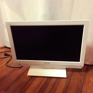 トウシバ(東芝)の液晶テレビ TOSHIBA ホワイト 白(テレビ)