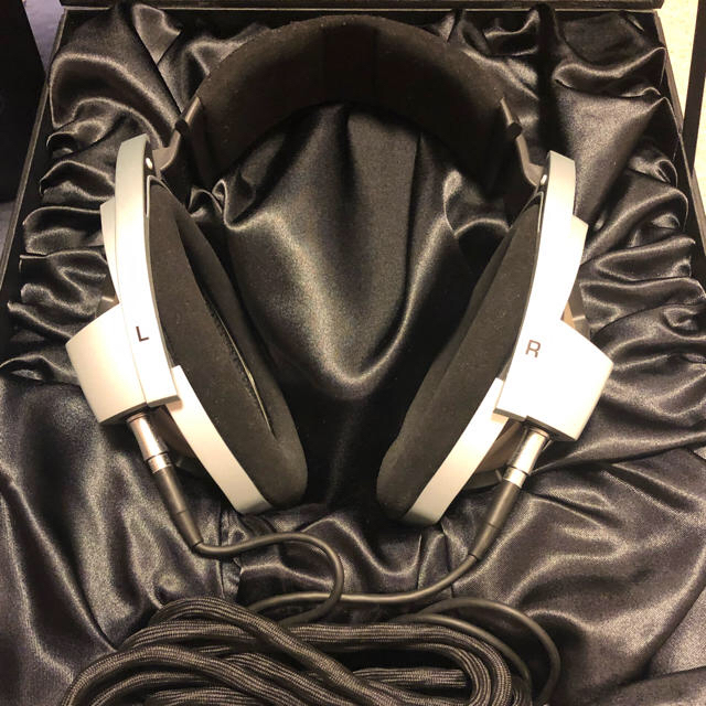 【初売り】 SENNHEISER - 専用 ヘッドフォン/イヤフォン 【初売り】 SENNHEISER - 専用 ヘッドフォン/イヤフォン