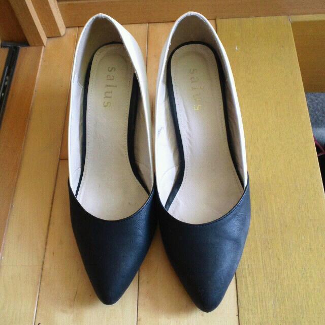 salus(サルース)のバイカラー太ヒールパンプス☆size39 レディースの靴/シューズ(ハイヒール/パンプス)の商品写真