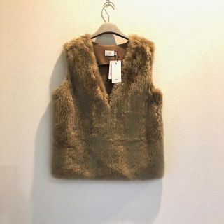 yori 新品タグ付 17AW Ｖネックファーベスト ベージュ ヨリの通販 ...