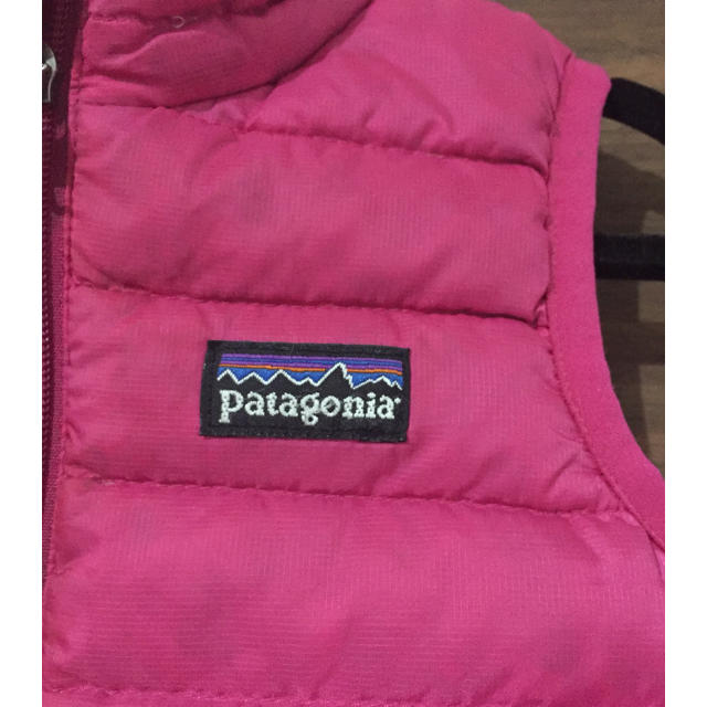 patagonia(パタゴニア)の女児用 パタゴニア ダウンベスト 美品 キッズ/ベビー/マタニティのベビー服(~85cm)(ジャケット/コート)の商品写真