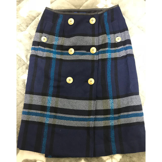 BURBERRY BLUE LABEL(バーバリーブルーレーベル)の【美品】冬物 BLUE LABEL CRESTBRIDE タイトスカート レディースのスカート(ひざ丈スカート)の商品写真