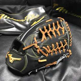 ミズノ(MIZUNO)のミズノプロ 軟式 グローブ 外野手用 ブラック 新品同様 専用袋付き 手揉み済み(グローブ)