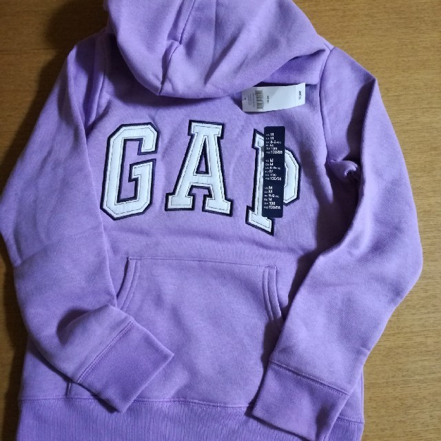 GAP(ギャップ)のGAP  パーカー　新品 キッズ/ベビー/マタニティのキッズ服女の子用(90cm~)(その他)の商品写真