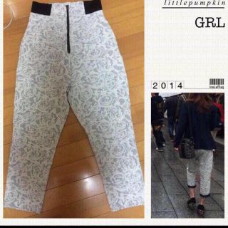 グレイル(GRL)のGRL♡花柄テーパードパンツ(サルエルパンツ)