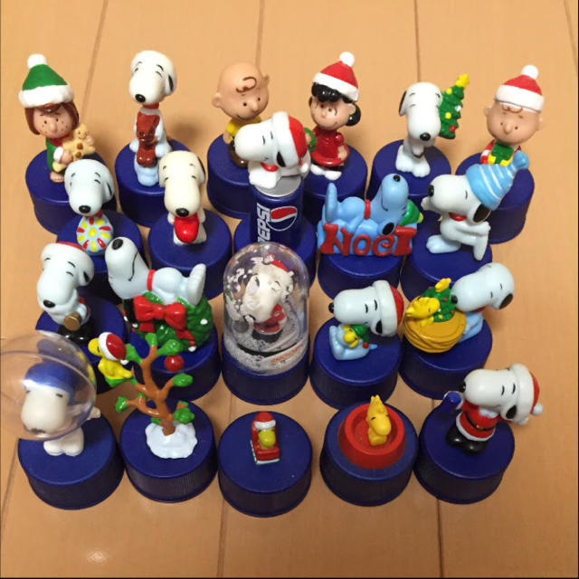 SNOOPY(スヌーピー)のペプシ スヌーピー ボトルキャップ クリスマス エンタメ/ホビーのコレクション(ノベルティグッズ)の商品写真