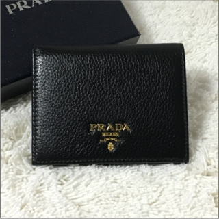 プラダ(PRADA)の【新品・未使用】PRADA★コンパクトな2つ折り財布 ★ブラック(財布)