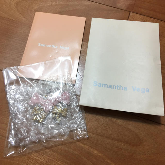 Samantha Vega(サマンサベガ)の新品・未開封   サマンサベガ  リボン  ピアス レディースのアクセサリー(ピアス)の商品写真