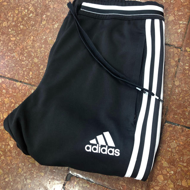 adidas トラックパンツ