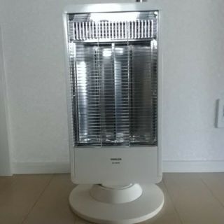 ヤマゼン(山善)の山善　遠赤外線カーボンヒーター(900W/450W2段切替　首降り機能付)(電気ヒーター)