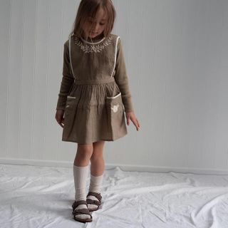 新品！タグ付き！希少！apolina kids sage エプロンワンピース＊(ワンピース)